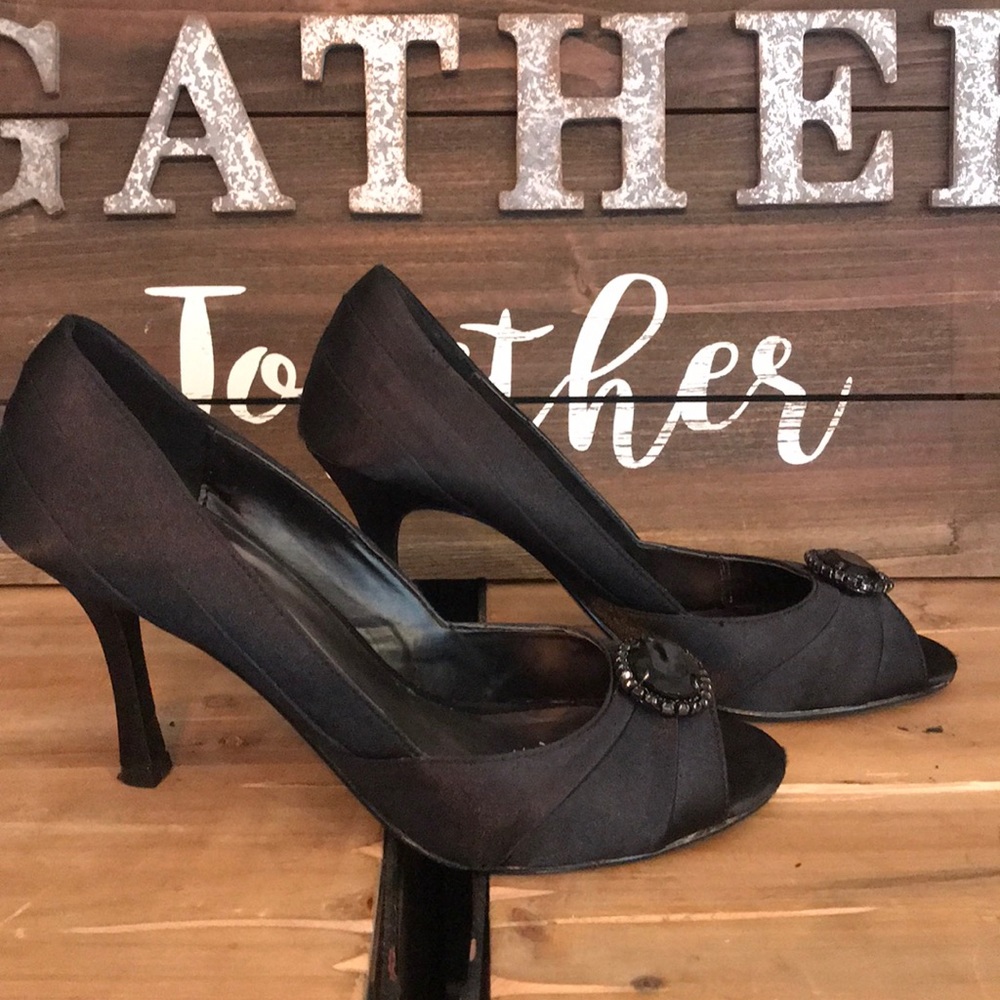 Kelly & Katie BLACK Heels - Size 8
